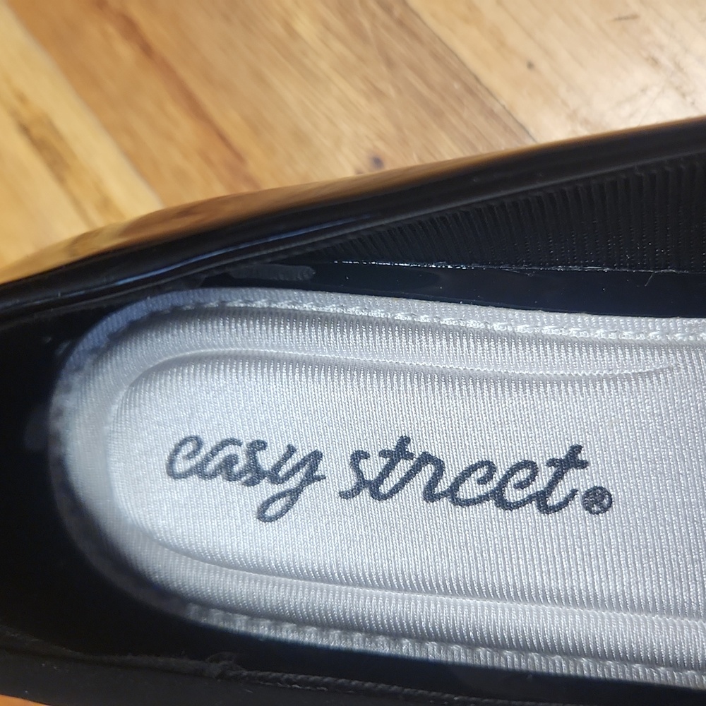 Easy Street Women's Black Flats, NWT - Picture 4 of 12